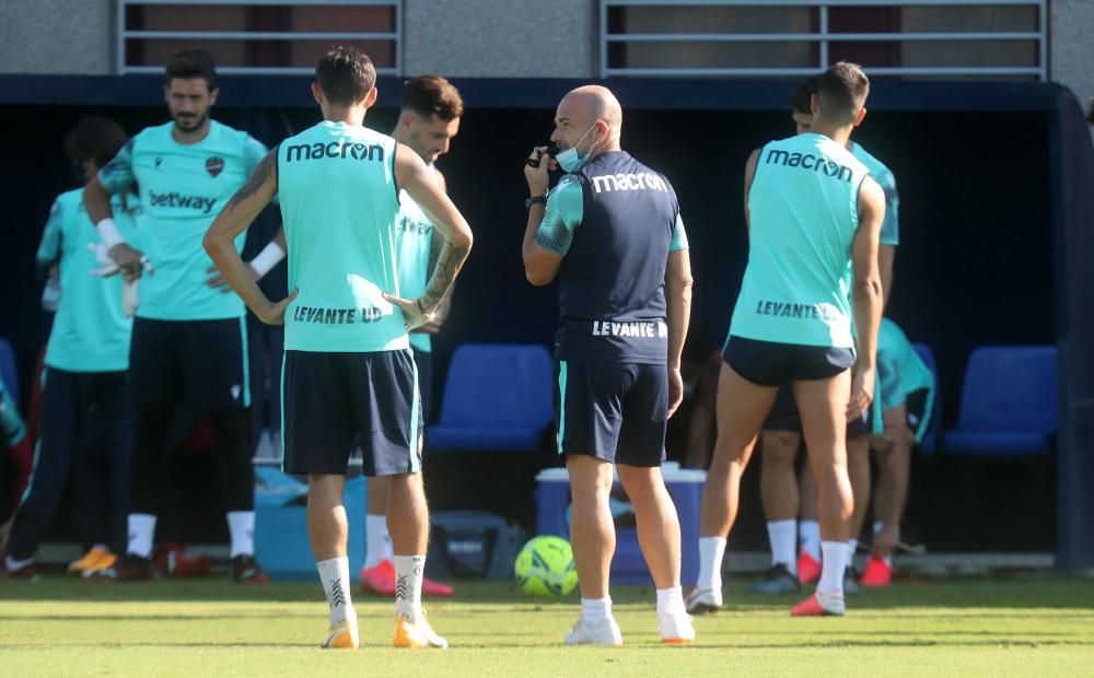 El Levante abre el entrenamiento a los medios