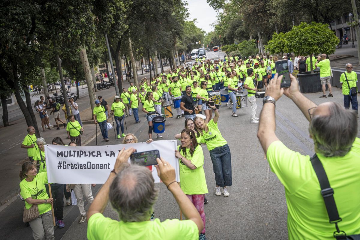 Unas 200 personas trasplantadas marchan en Barcelona en agradecimiento a los donantes de órganos