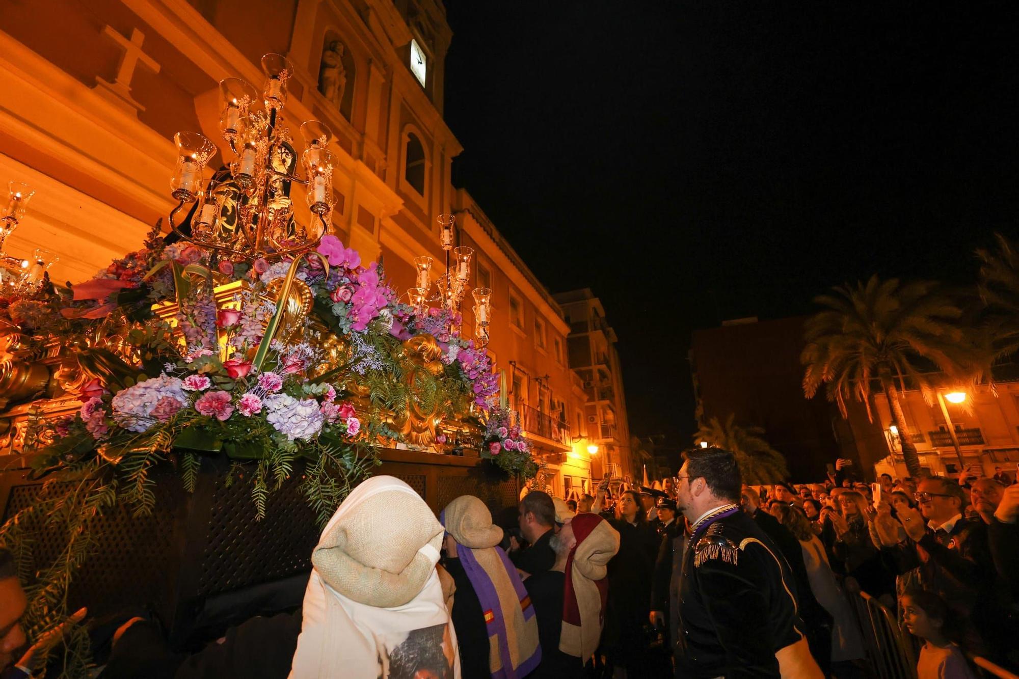 Semana Santa Marinera: La Dolorosa procesiona por el Cabanyal