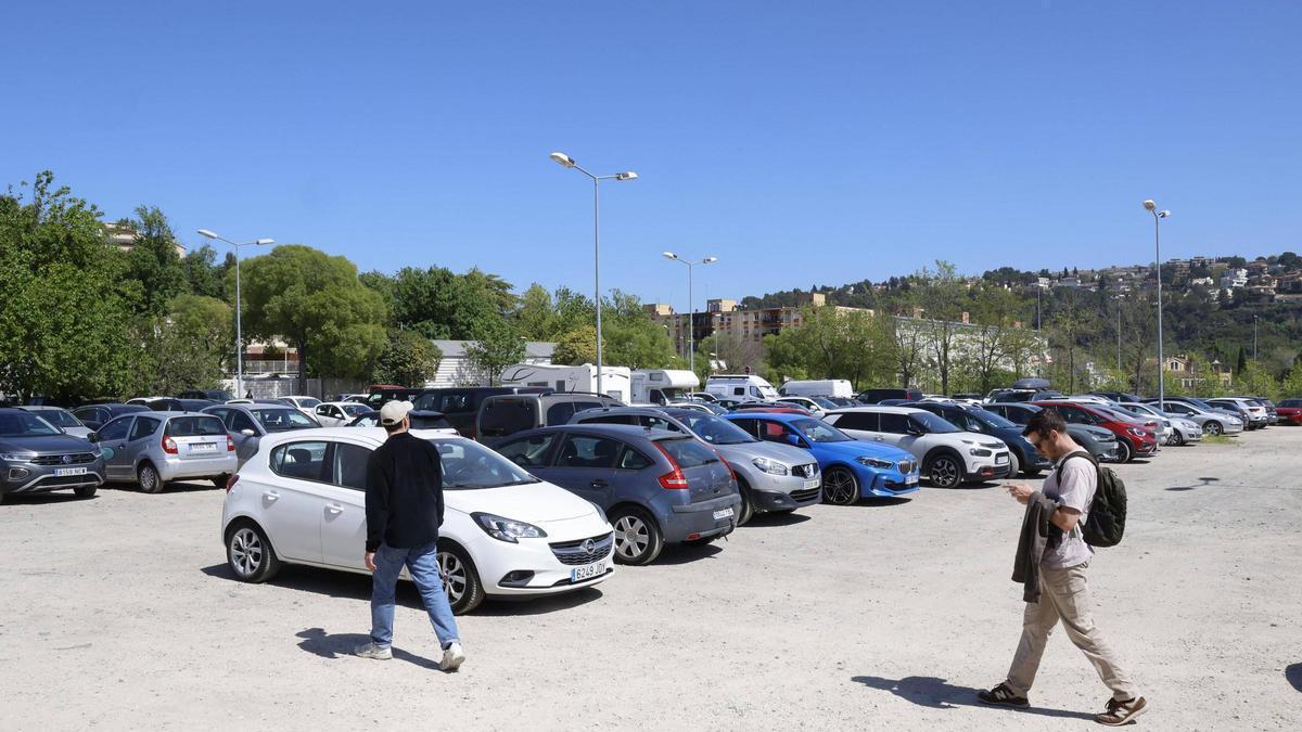 L'aparcament de sorra on s'hauria de traslladar Arxiu Històric Provincial.