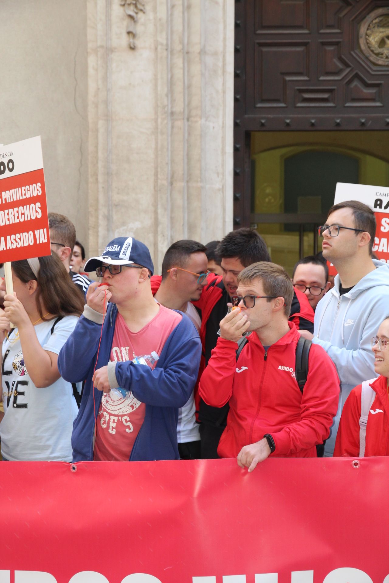 Concentración de Assido en Murcia ante la CHS