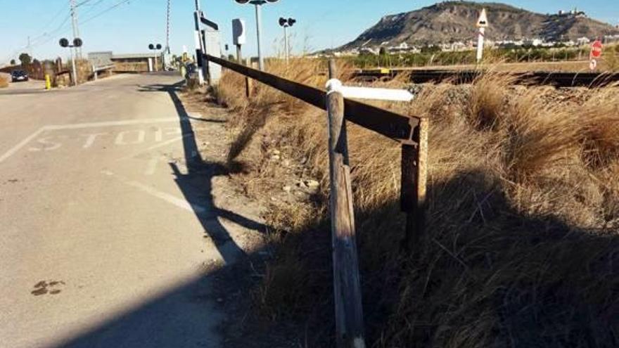 Daños en la señalización de sendas en Cullera