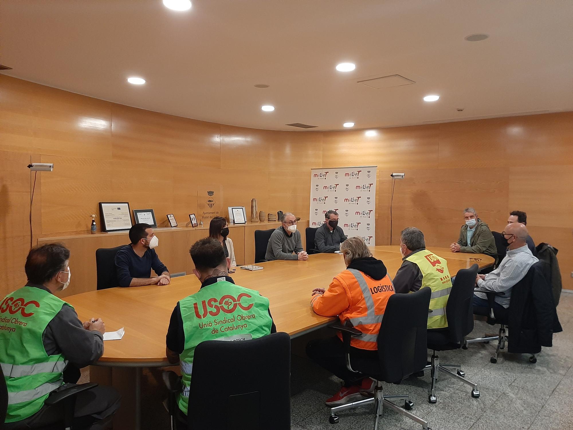 Imagen de la reunión que este jueves tuvo lugar entre el Ayuntamiento de Mollet y los representantes de los trabajadores de Bosch.