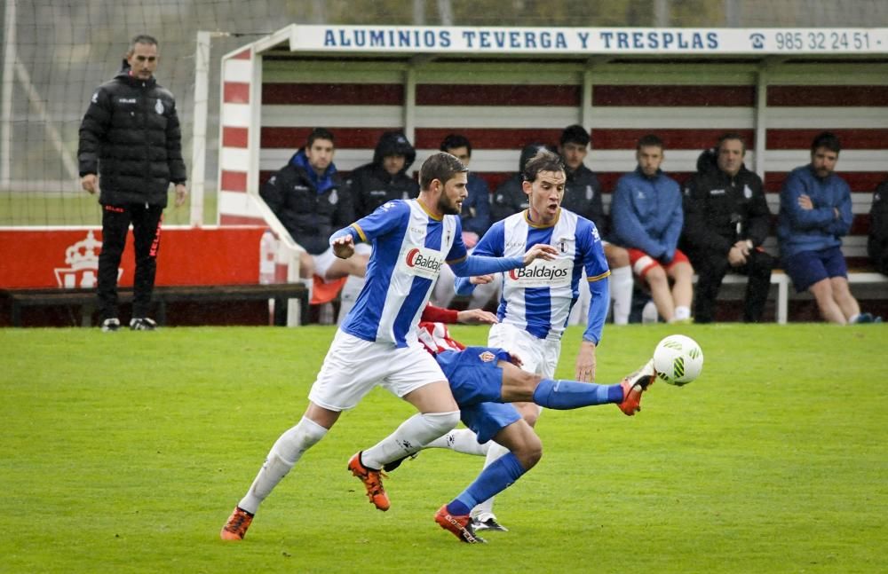 El partido entre el Sporting B y el Real Avilés, en imágenes