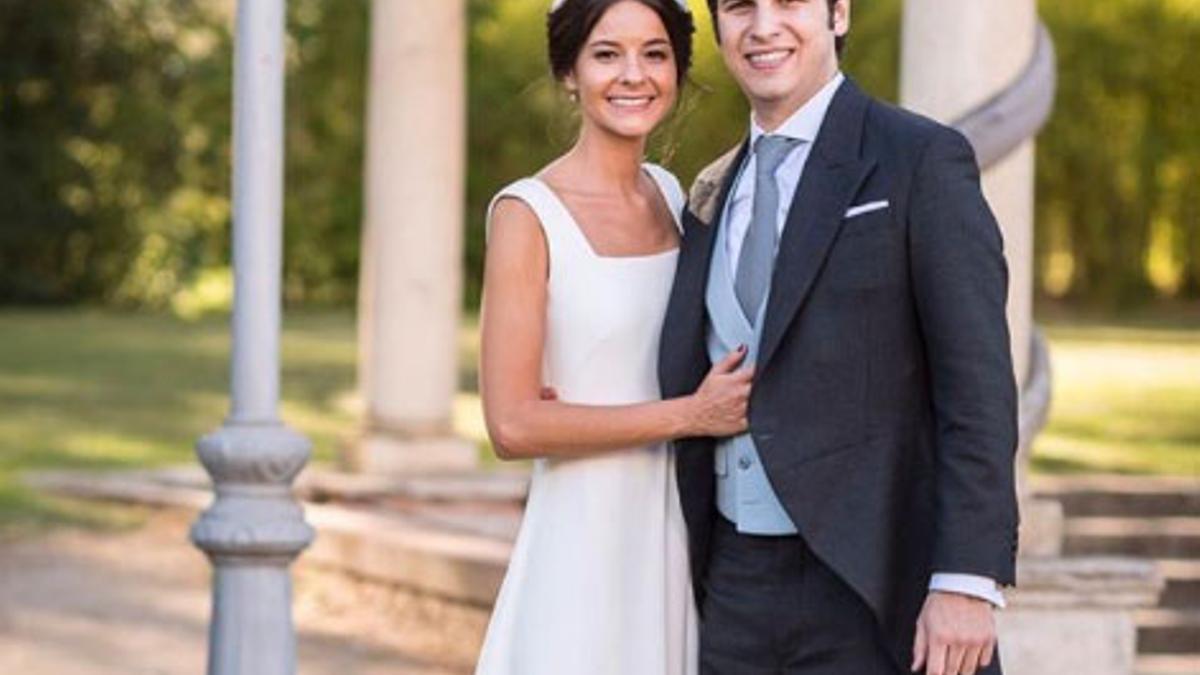 Vestido de novia con capa de Diego Estrada