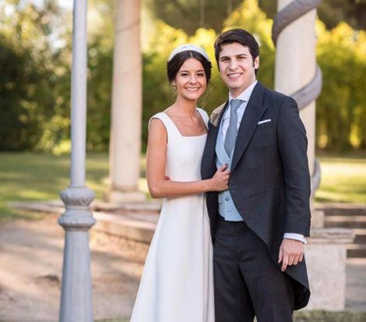 Vestido de novia con capa de Diego Estrada