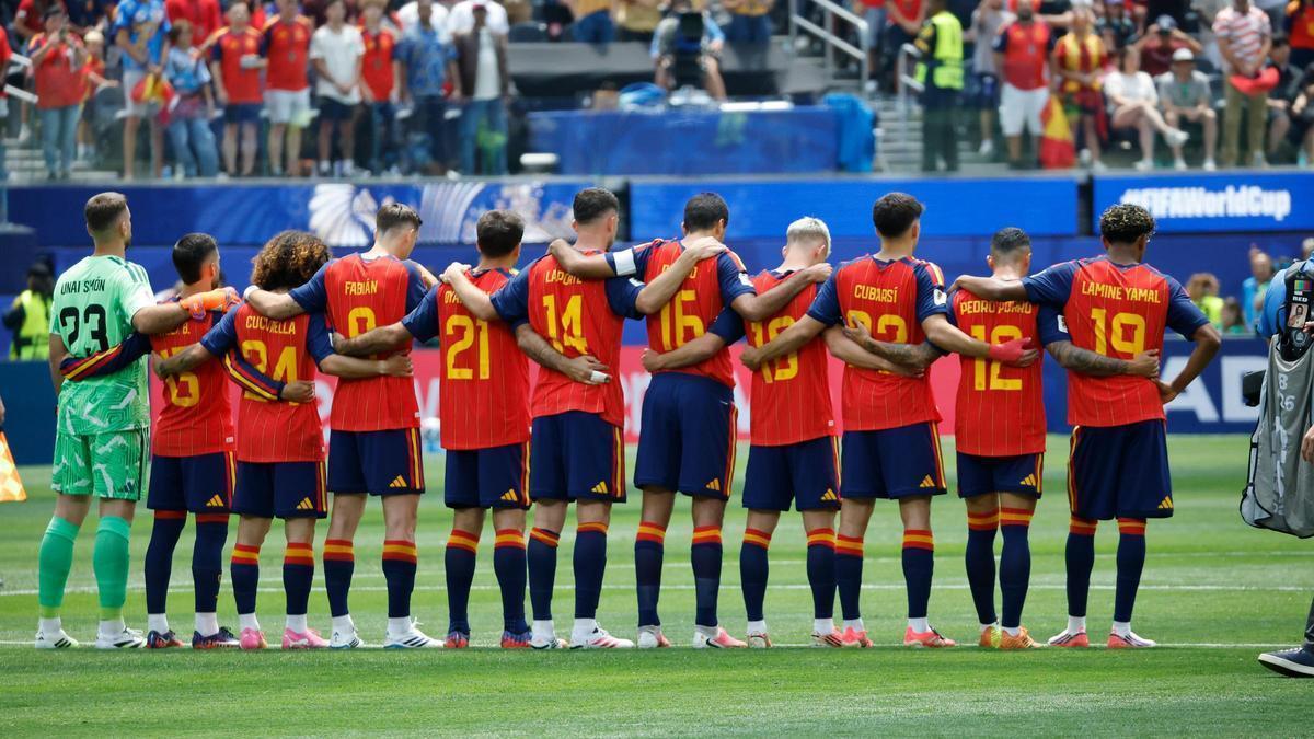 Els jugadors d'Espanya formen en el partit de quarts de final del Mundial de la FIFA 2026 entre Espanya i Bèlgica