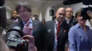 Puigdemont arriba a l’Square Brussels Meeting Centre per seguir la nit electoral, i esperar la seva tornada a la presidència de la Generalitat