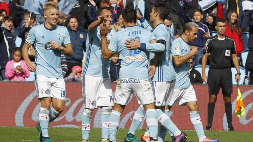 Los de Berizzo celebran un gol frente al Deportivo // R.Grobas