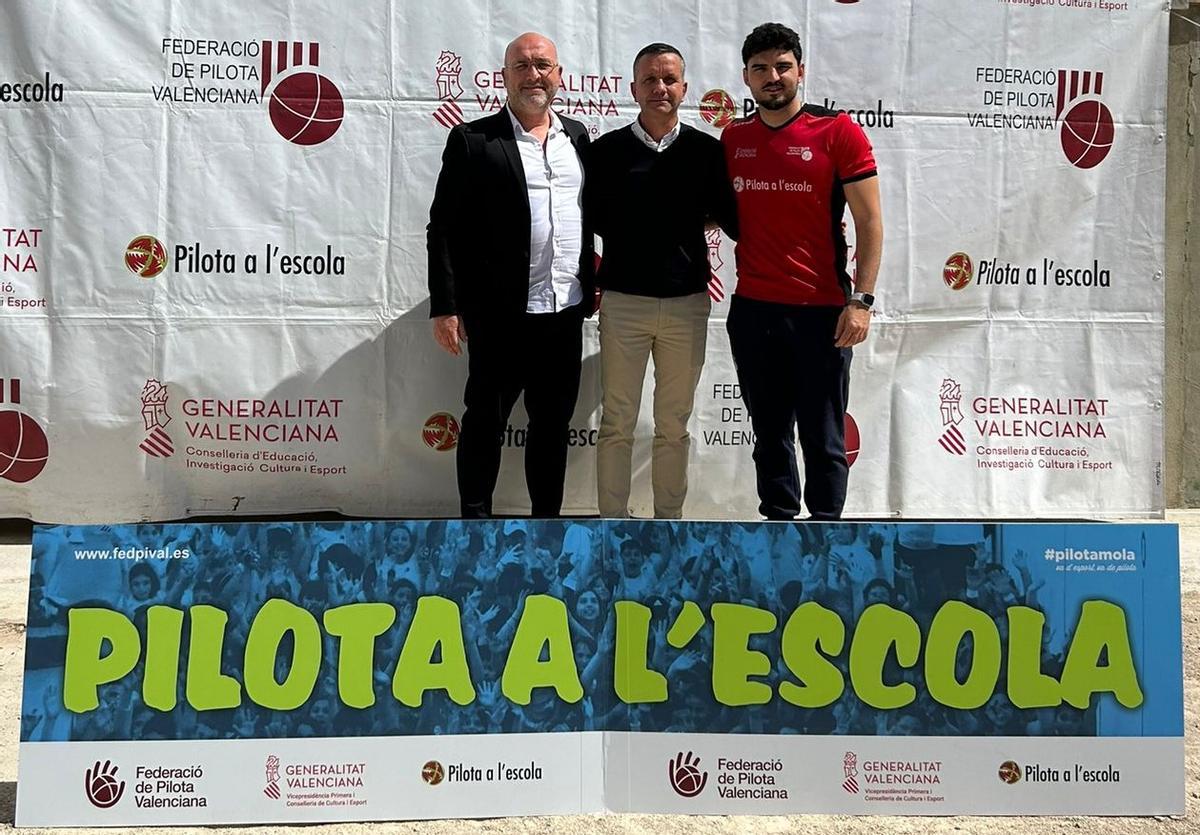 L'alcalde de Canals, Nacho Mira, i el regidor d'Esports, Edu Badal, van assistir a la Trobada.