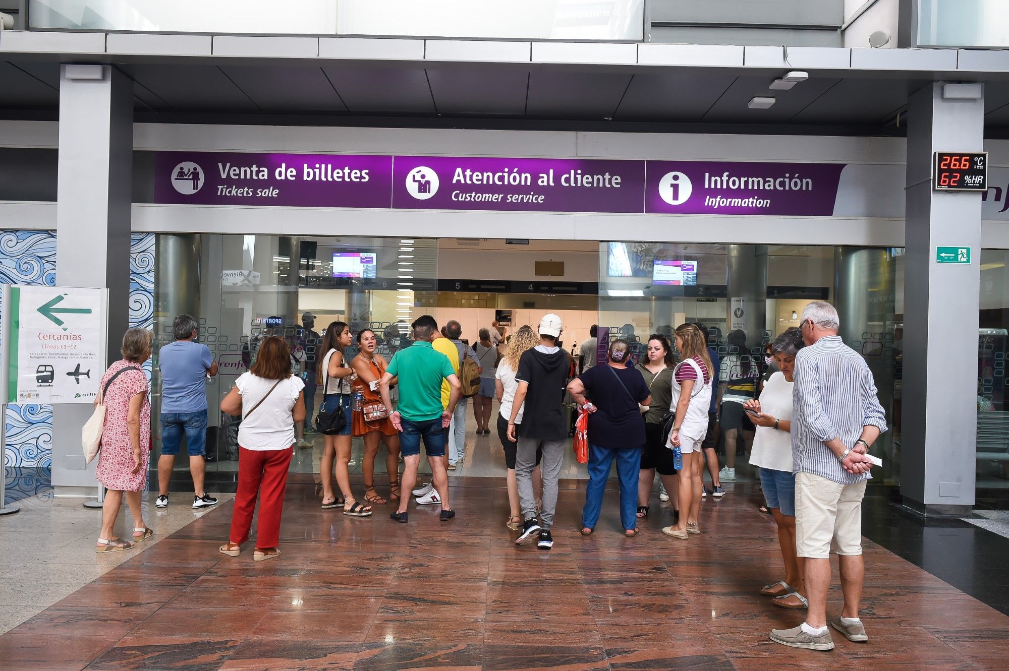 Ya se pueden adquirir los nuevos abonos gratuitos del Cercanías en la estación María Zambrano