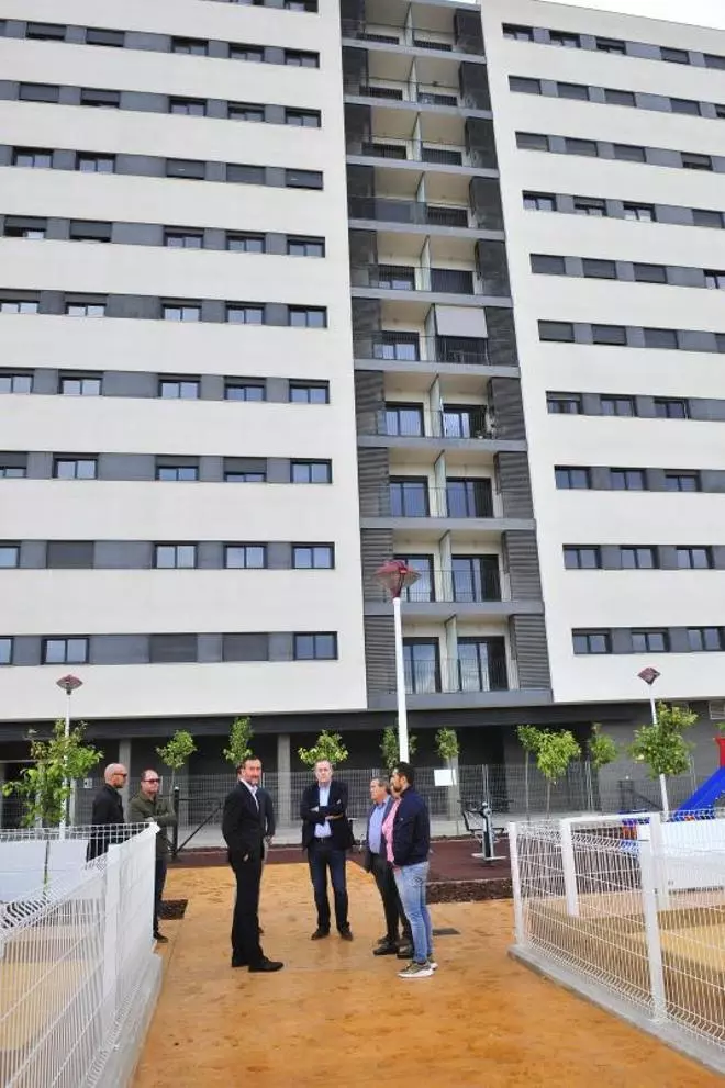 La Conselleria da permiso a propietarios de pisos sociales en San Antón para ponerlos en alquiler