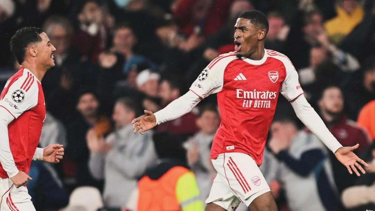 Cristian Mosquera celebrando en el partido frente al Bayern de Múnich