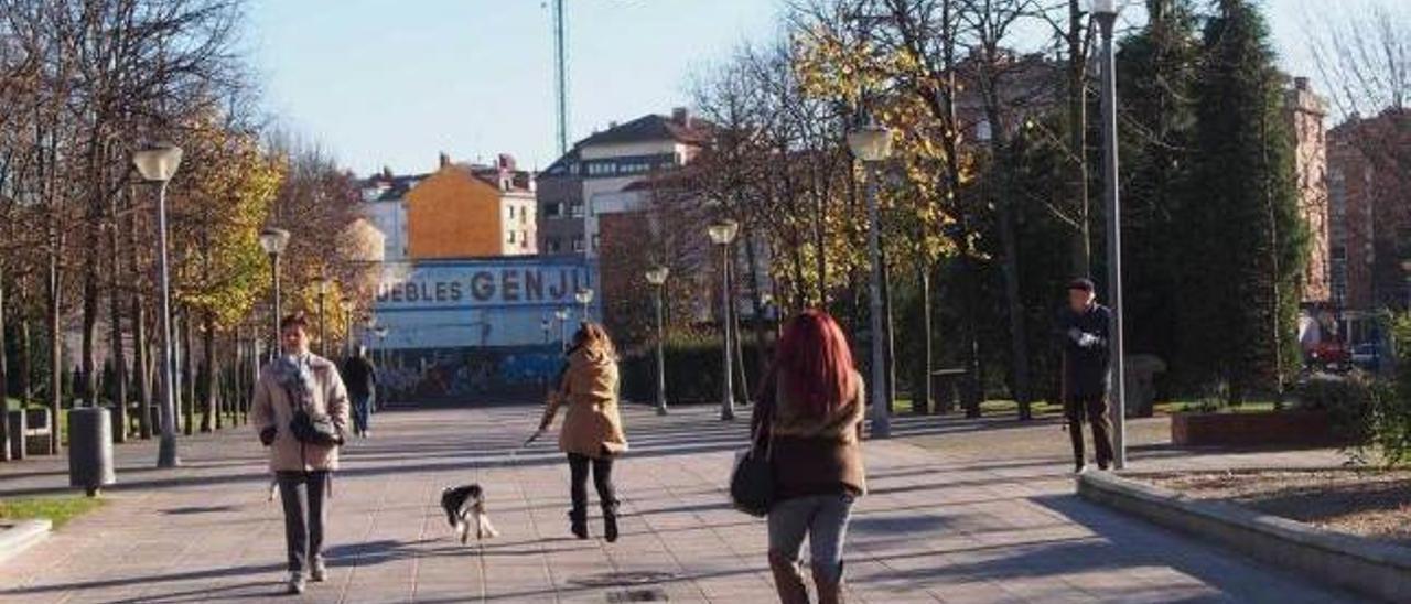 El paseo del parque de Lugones donde se produjo el ataque.