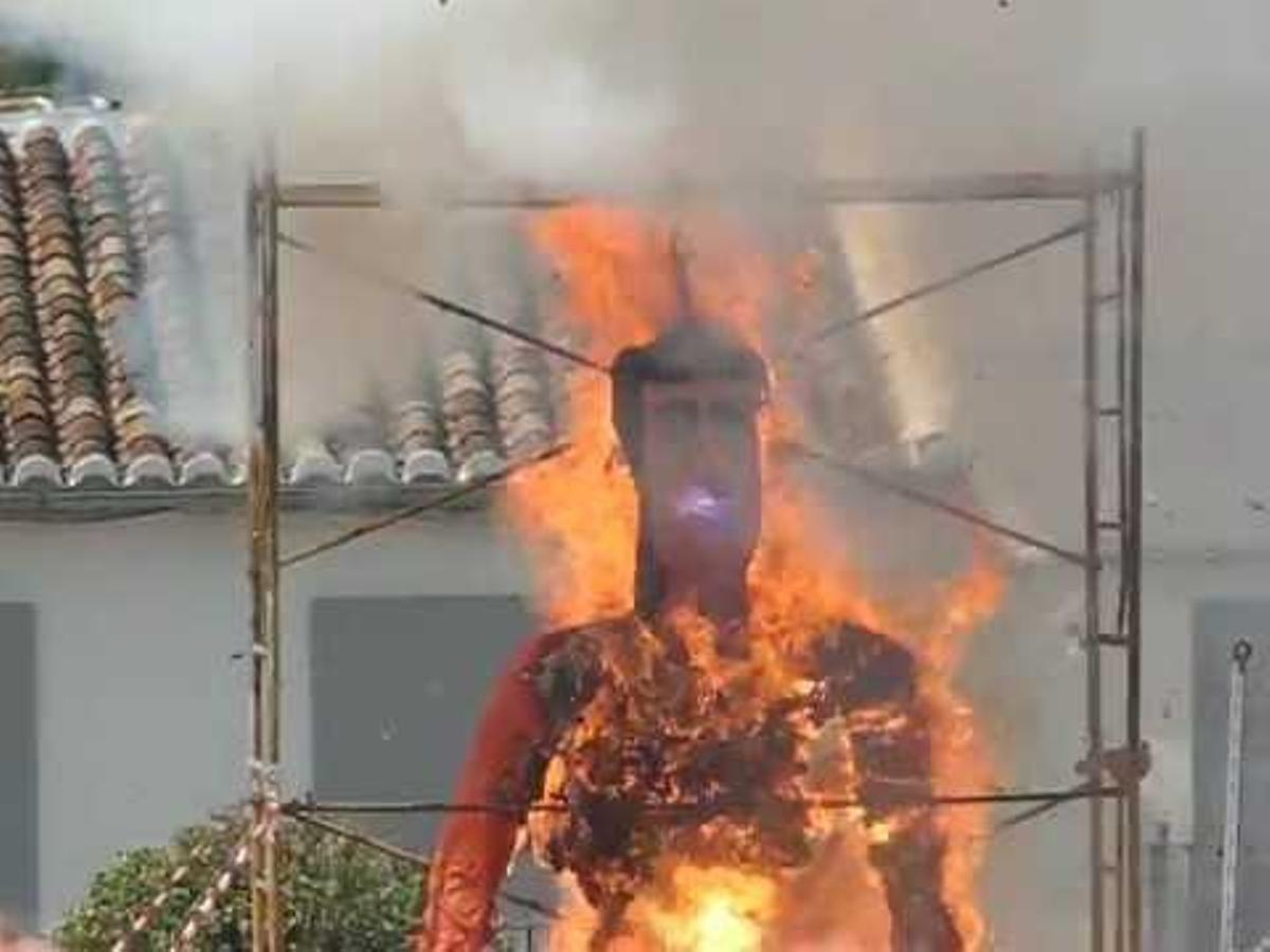 El Burgo celebra el Domingo de Resurrección la Quema de Judas