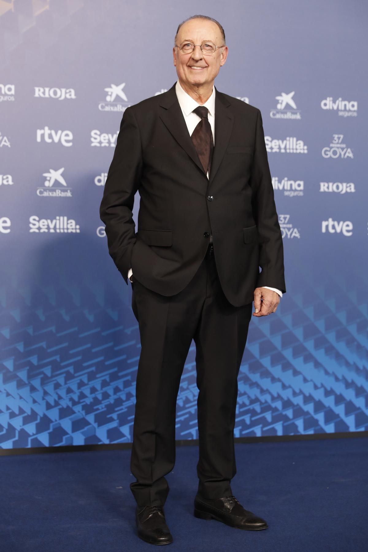 SEVILLA 11/02/2023.- El actor y académico Pedro Miguel Martínez posa para los medios gráficos en la alfombra roja de la XXXVII Gala de los Premios de la Academia de Cine, los Goya, que se celebra este sábado en el Palacio de Congresos y Exposiciones FIBES de Sevilla. EFE/ Jorge Zapata