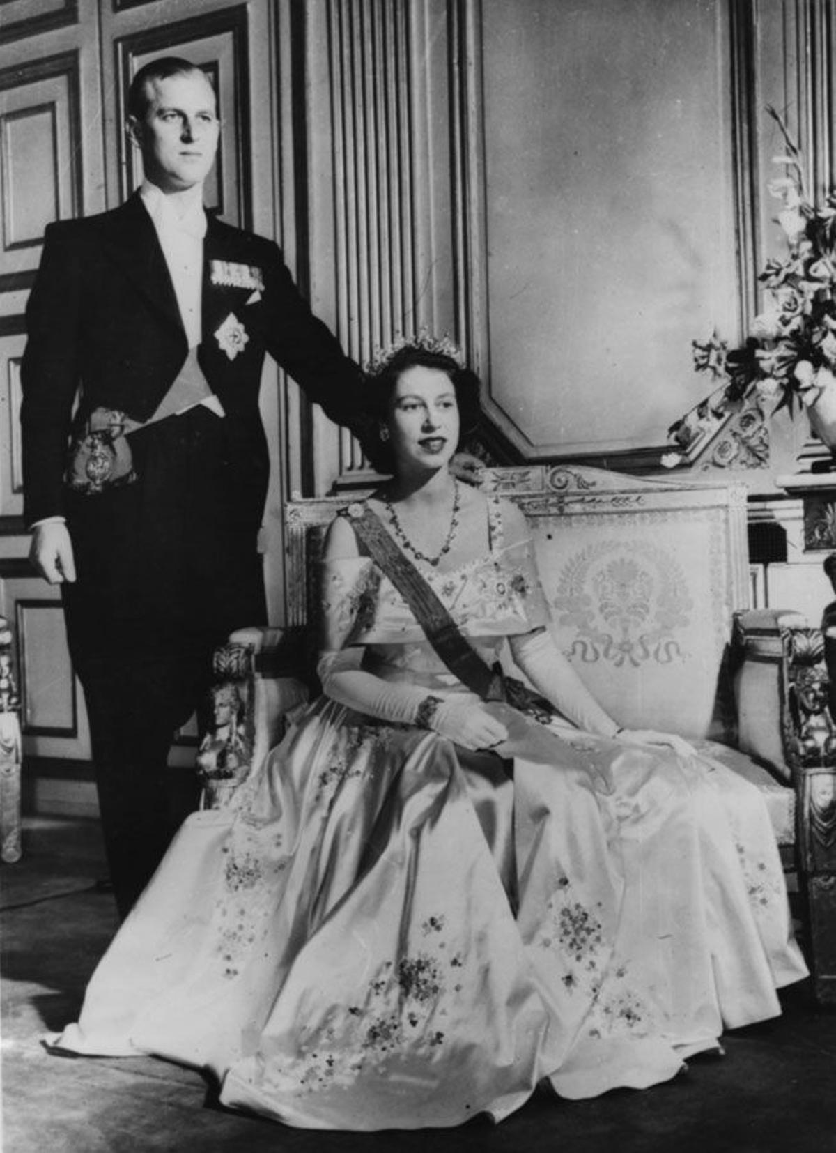 La Reina Isabel II y el Duque de Edimburgo retrato oficial