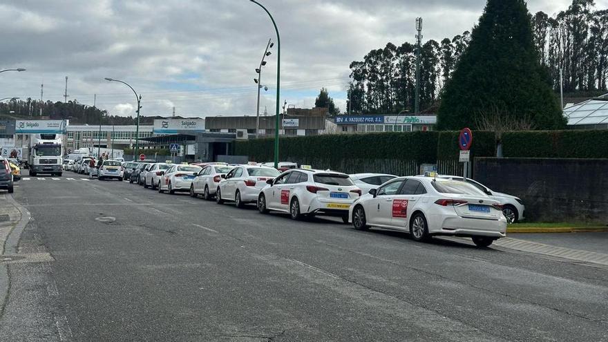 Los taxis de A Coruña ‘toman’ Pocomaco para actualizar sus medidores