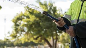 Riego con agua freática.