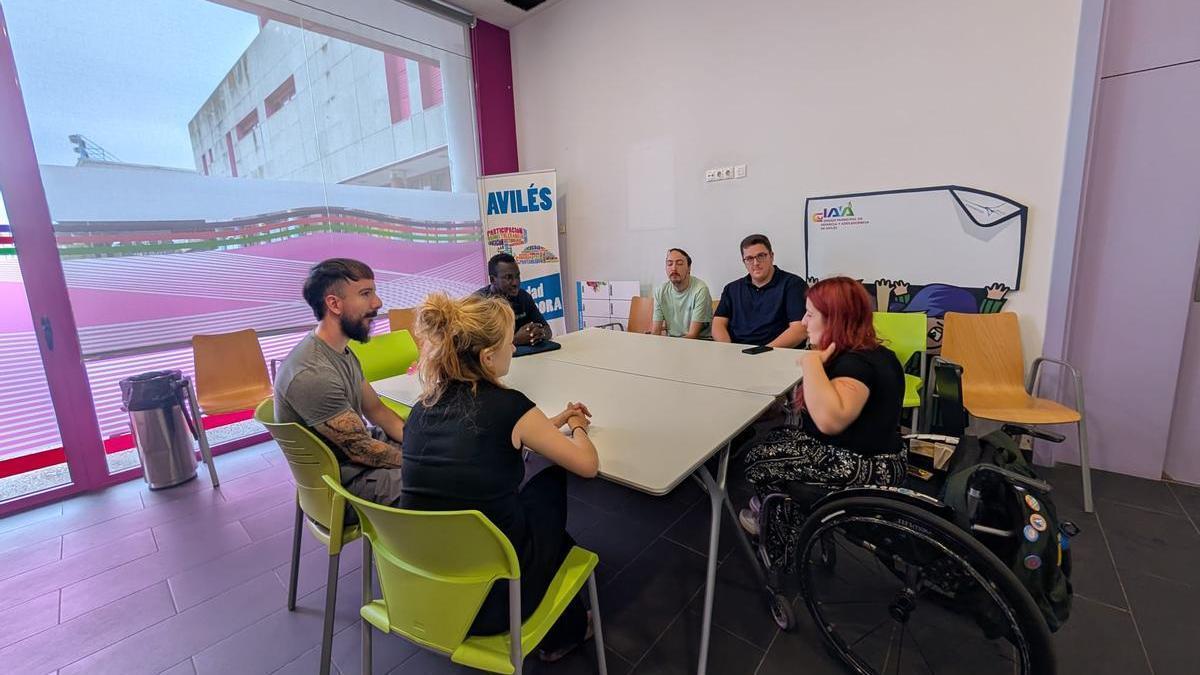 así es el programa «Let’s talk» que triunfa en el Edificio Fuero