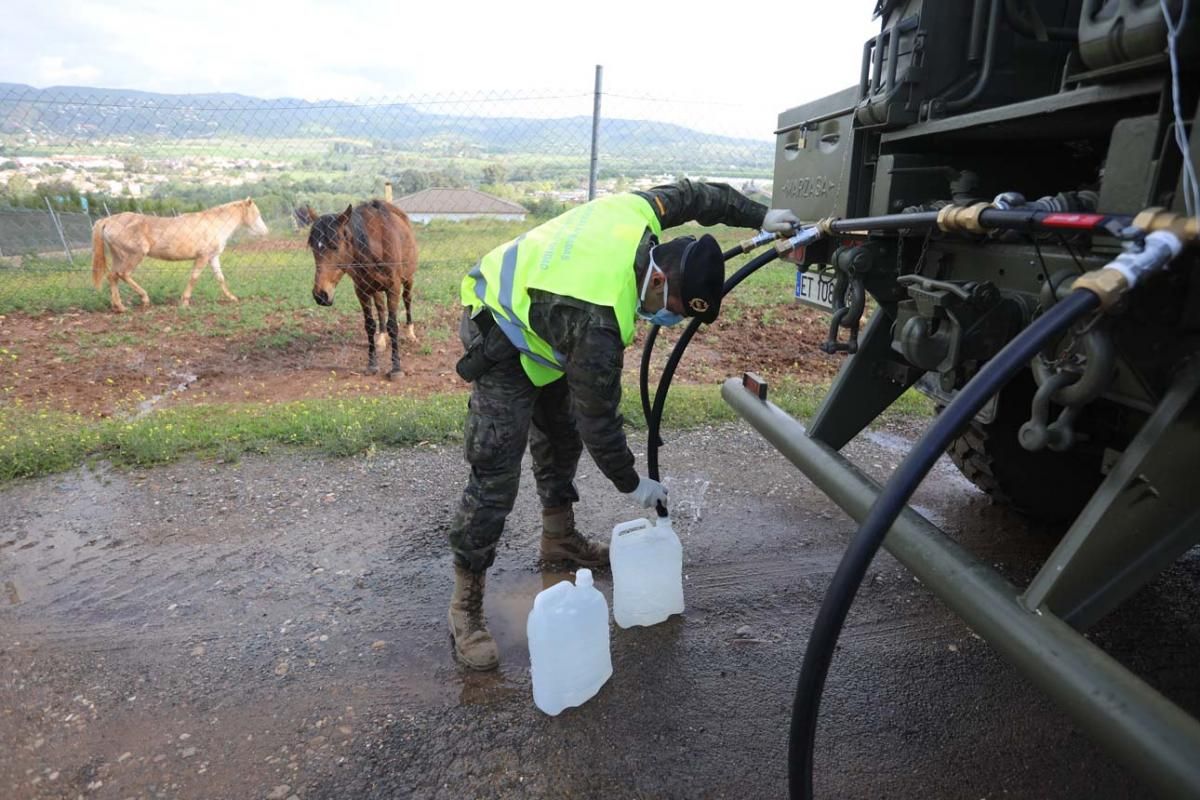 El Ejército reparte agua en las parcelaciones de Córdoba