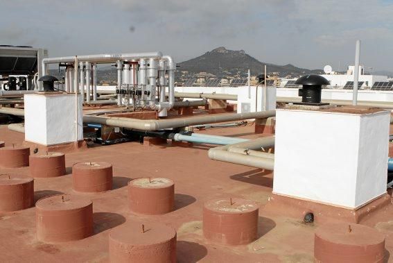 Wo jetzt auf der Dachterrasse des Borneo in Cala Millor noch Rohre verlegt sind, sollen sich kommenden Sommer die Urlauber rekeln.