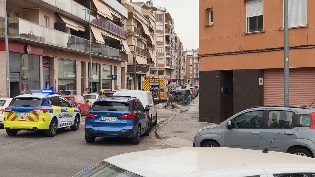 L'extinció ha tallat durant una estona el carrer Cintaires