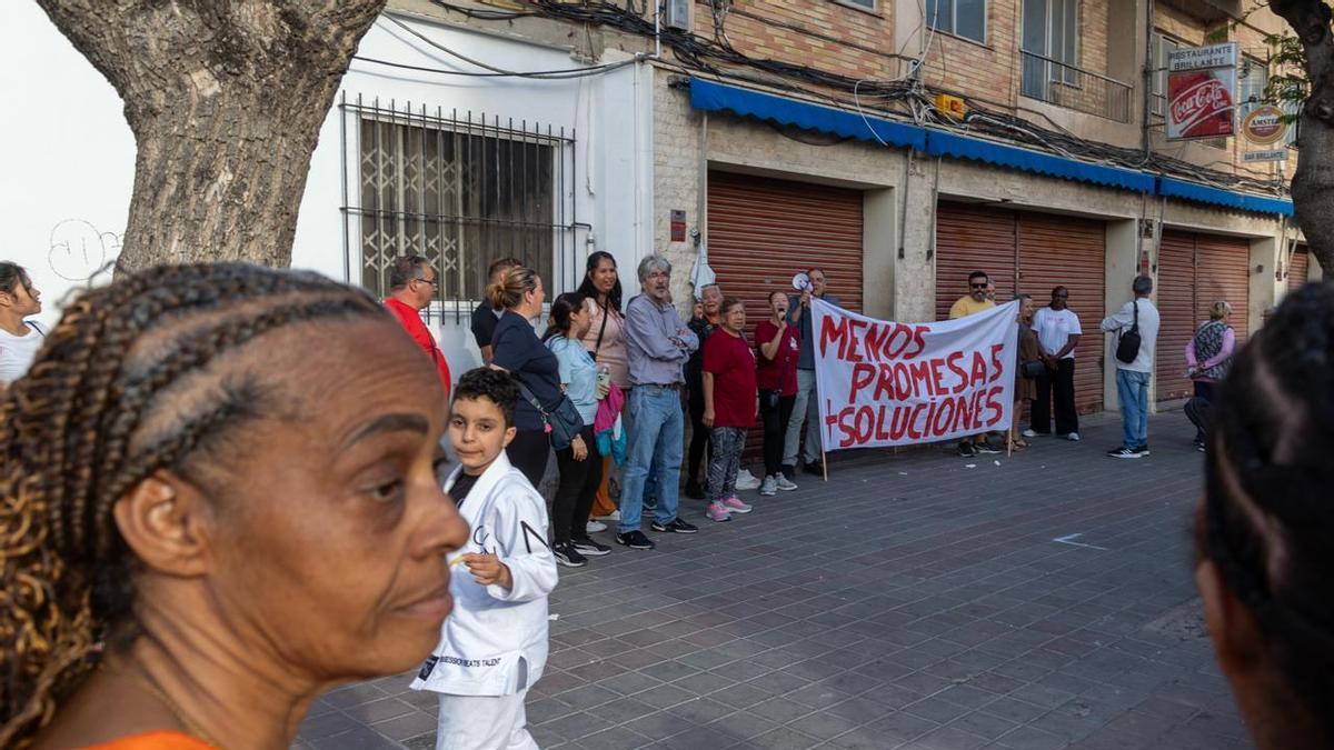 Colonia Requena se suma a las protestas por la situación crítica de la Zona Norte de Alicante