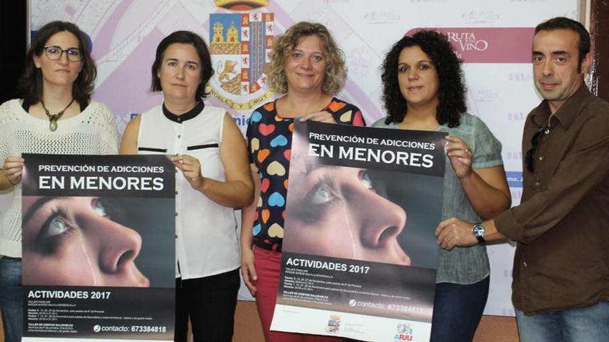 Los responsables de la campaña durante la presentación.