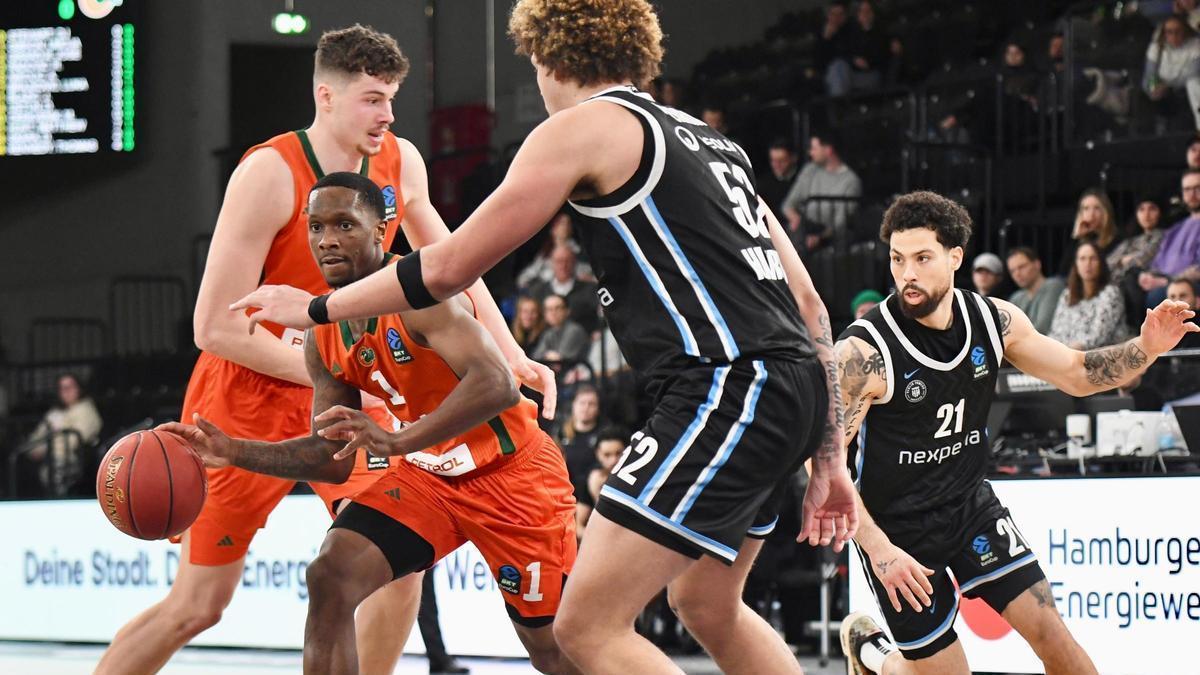 Gibson, un dels millors del Cedevita, fuig de Daniels i Perrin
