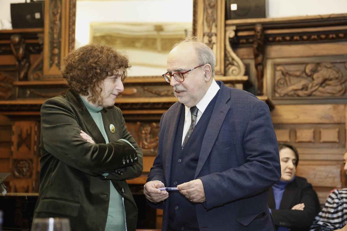 A alcaldesa Goretti Sanmartín e o xornalista Enric Juliana no Casino