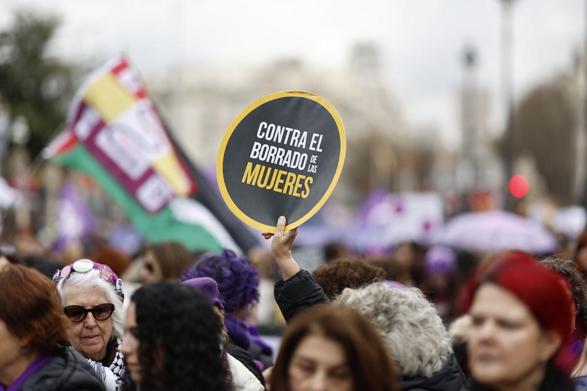 Manifestación organizada por el Movimiento Feminista de Madrid (MFM) con motivo del 8 de marzo.