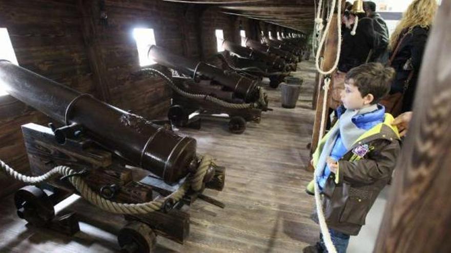 Sala que recrea la batería de cañones de un galeón en el Centro de Interpretación de Rande.  // R. Grobas