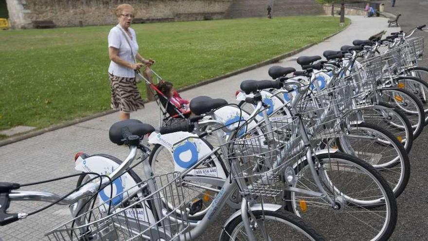 Bicicletas de Bicicoruña, en el Paseo de los Puentes.