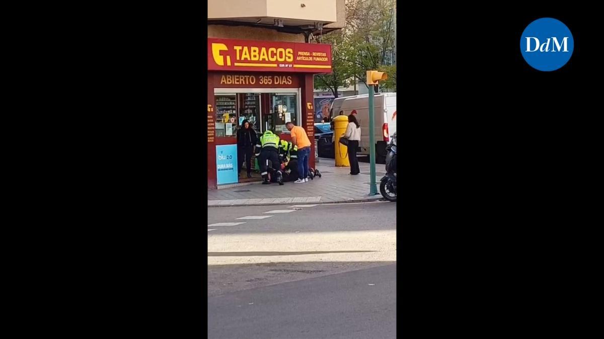 Un repartidor y un cliente de un estanco sorprenden y retienen a un ladrón robando en una furgoneta en Palma