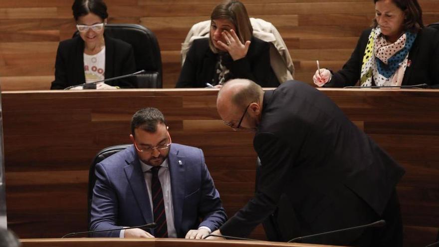 Adrián Barbón y Juan Cofiño en la Junta.