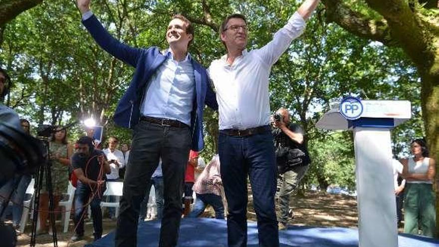 Casado y Feijóo, hace un año en Cerdedo-Cotobade. // X.A.