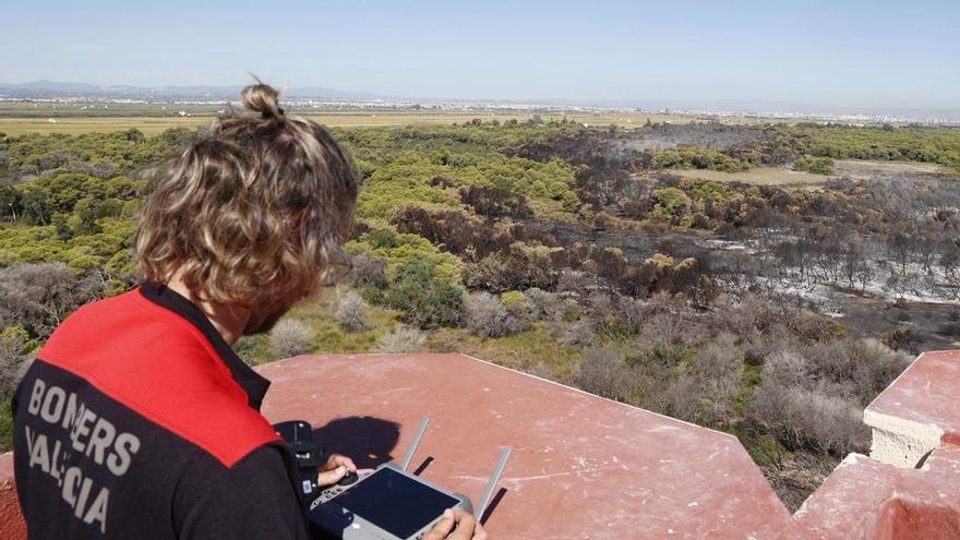Así funciona la unidad de drones en el incendio del Saler