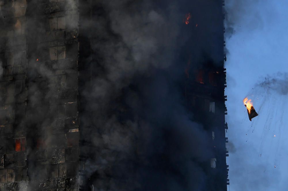 Incendio en un edificio de 24 plantas en Londres