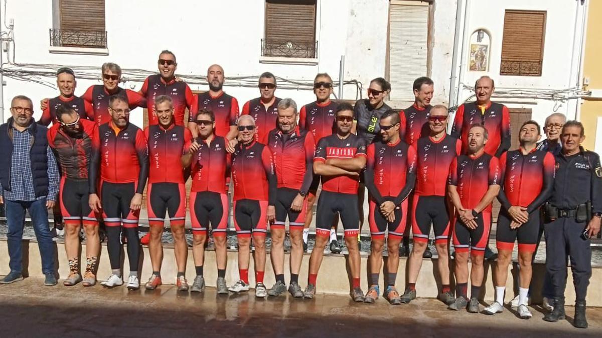 la foto oficial de los 25 años del Club Ciclista Bautxos