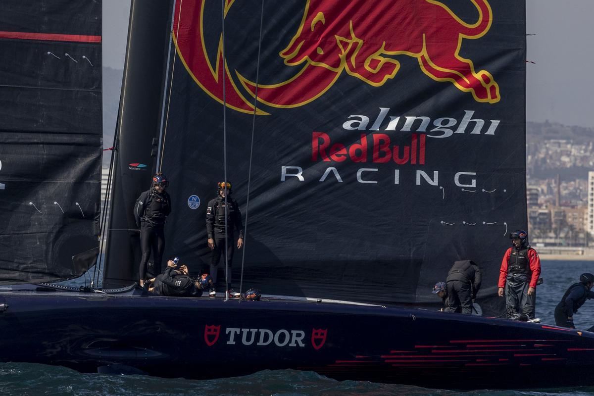 El Alinghi Red Bull Racing de la Copa América entrena en Barcelona