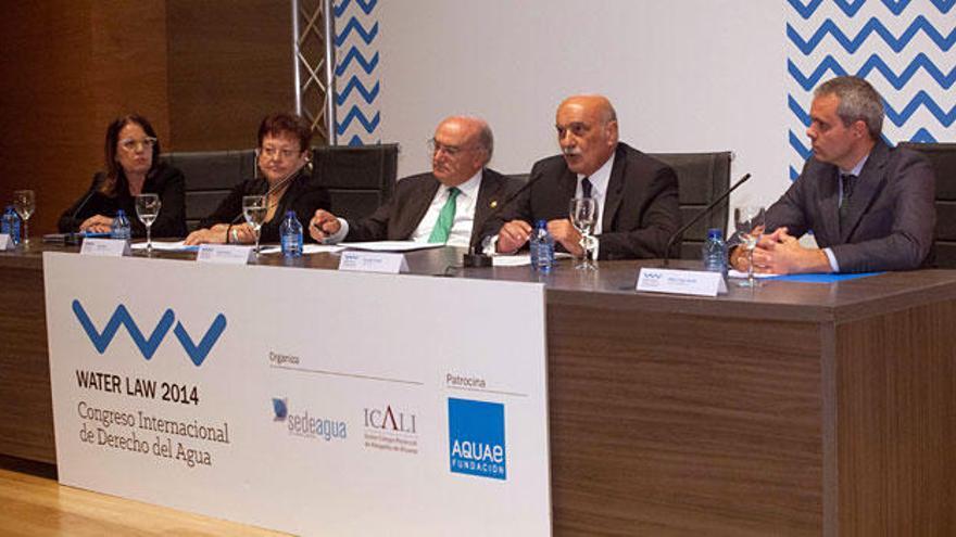 Mesa de inauguración del Congreso con Carlos Carnicer, Fernando Candela, Luisa Pastor, Bienvenida Guerrero y Miguel Ángel Benito