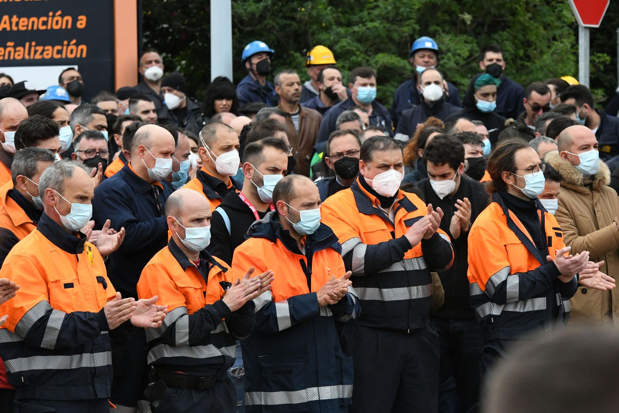 Repsol suspende los trabajos en la refinería en señal de duelo