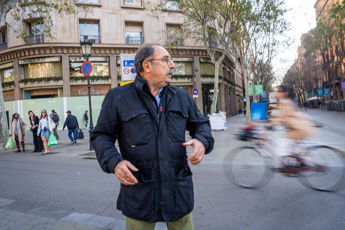 Toni Sevilla, de pie justo ahí donde hace un mes estaba por los suelos.