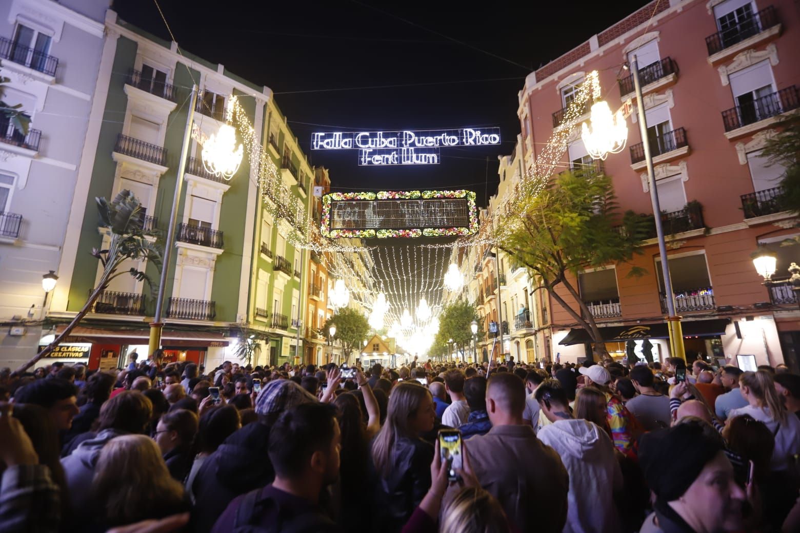 Encendido de luces de la falla Cuba-Puerto Rico