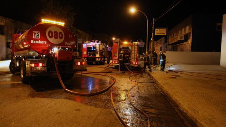 Feuer zerstört Werkstatt in Palmas Gewerbegebiet