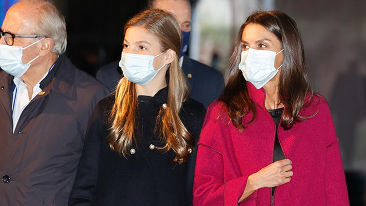 La reina Letizia junto a la infanta Sofia en Oviedo