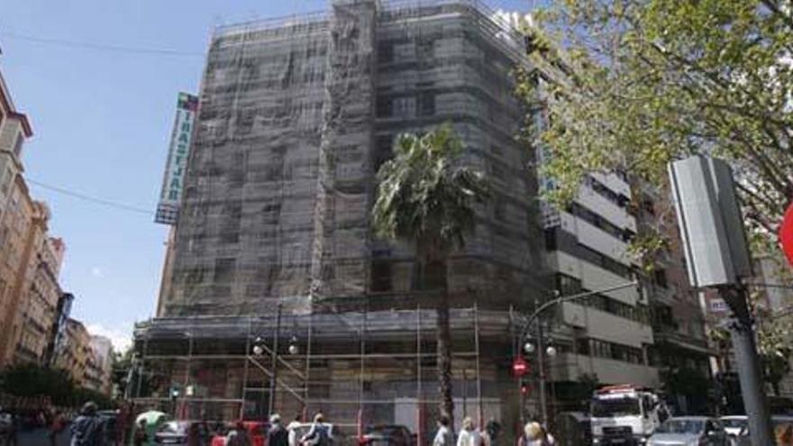 Edificio destinado a apartamentos, en Fernando el Católico. Foto: Vicent M. Pastor.