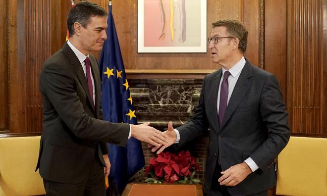 El encuentro entre Sánchez y Feijóo en el Congreso, en imágenes