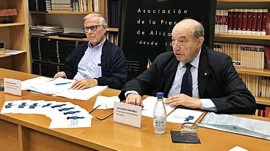 Arroyo y Ordóñez, vicepresidente y presidente del Rotary Club Alicante.